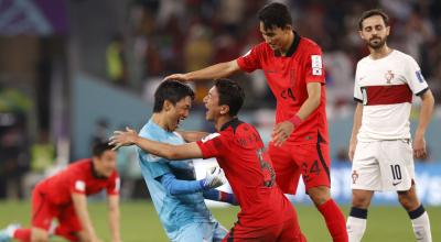 Los jugadores de Corea del Sur celebran en el partido ante Portugal, el 2 de diciembre de 2022.
