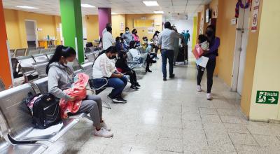 Pacientes en el Hospital Baca Ortiz, el 6 de diciembre de 2022.