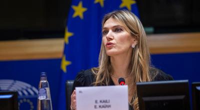 Imagen referencial de la detenida parlamentaria europea Eva Kaili, en una sesión en Bruselas, en diciembre de 2022. 