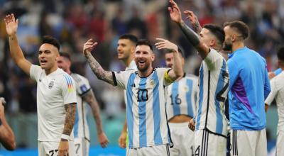 Los futbolistas argentinos festejan el triunfo ante Croacia, el 13 de diciembre de 2022.