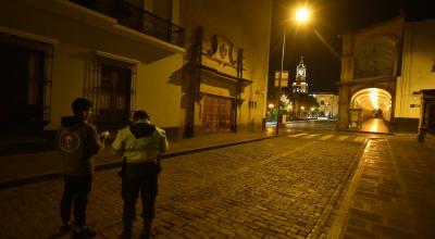 Calles vacías durante el toque de queda decretado en Perú, por las protestas, el 17 de diciembre de 2022. 