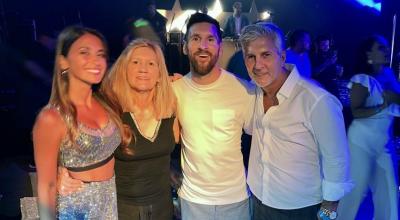 Lionel Messi junto a su esposa y sus padres en la fiesta que hizo en Rosario, el jueves 29 de diciembre de 2022.