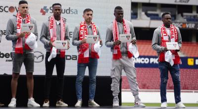 Los nuevos refuerzos de Liga, en el estadio Rodrigo Paz Delgado, el 10 de enero de 2023.