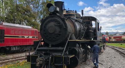 Mantenimiento a una de las locomotoras de Ferrocarriles del Ecuador, en enero de 2021.