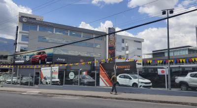 Imagen referencial de una concesionaria de vehículos en el norte de Quito, en diciembre de 2022.
