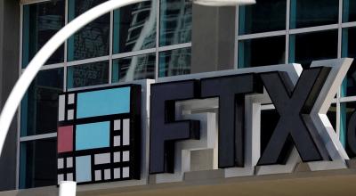 El logo de la plataforma FTX en un estadio de la NBA en Miami, el 12 de enero de 2023. 