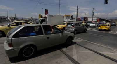 Vehículos circulan por la avenida España, en Cuenca.