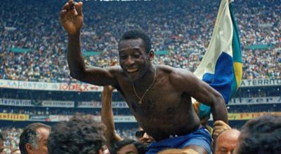 Pelé, celebrando después de la final del Mundial de México 1970.