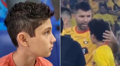 Un hincha de Barcelona conversa con Sergio Agüero durante la Noche Amarilla 2023, el sábado 28 de enero.