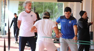 Raúl Viver, durante un entrenamiento del equipo ecuatoriano de Copa Davis, en Atenas (Grecia), el 30 de enero de 2023. 