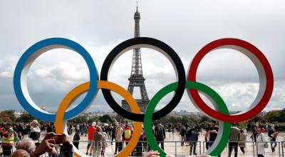 Imagen de los anillos olímpicos en París. 