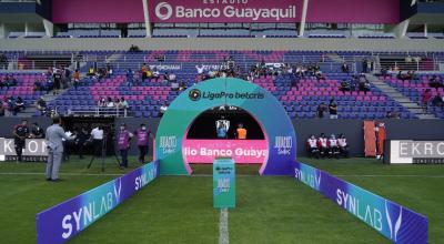 Vista de una de las tribunas del estadio Banco Guayaquil, en Sangolquí, en agosto de 2022.