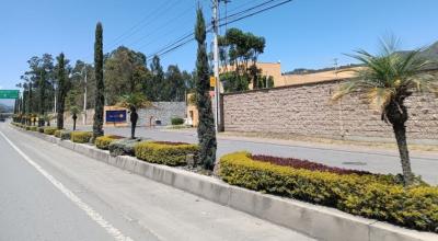 A un costado de la vía Cuenca-Azogues están las urbanizaciones privadas de Challuabamba, en Cuenca, 