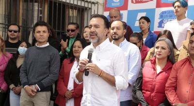 El alcalde electo de Quito, Pabel Muñoz, durante una rueda de prensa junto a sus concejales, el 9 de febrero de 2023 en Quito.