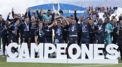 Jugadores de Independiente del Valle celebran el título de la Supercopa Ecuador, el 11 de febrero de 2023.