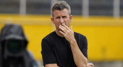 El entrenador español Igor Oca, durante el partido de presentación de 
Universidad Católica, el 18 de febrero de 2023.