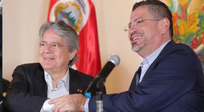 Presidente Guillermo Lasso Mendoza, junto a su homólogo de Costa Rica, Rodrigo Chaves, en San José, Costa Rica, el 1 de marzo de 2023. 