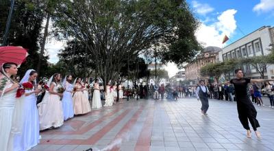 Presentación de la iniciativa "El Amor invade Cuenca", en el Parque Calderón. 