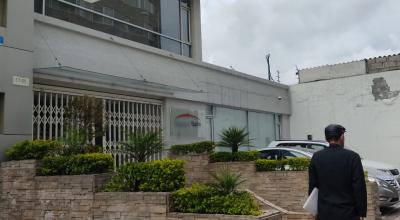 Fachada de las oficinas de Seguros Sucre en liquidación, en la calle 18 de Septiembre, en el centro norte de Quito, el 6 de marzo de 2023.