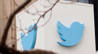 Logo de Twitter en el edificio de la compañía en San Francisco, Estados Unidos, el 6 de marzo de 2023. 