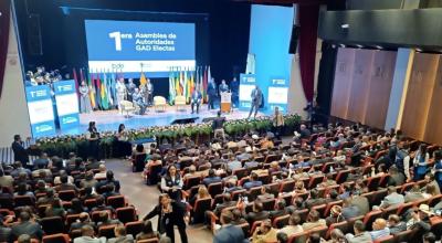 Alcaldes y prefectos electos de Ecuador en la Universidad del Azuay de Cuenca, el 15 de marzo de 2023. 