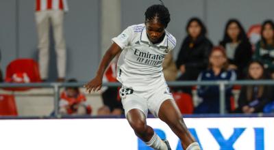 Linda Caicedo delantera colombiana del Real Madrid, durante el partido ante el Atlético de Madrid.