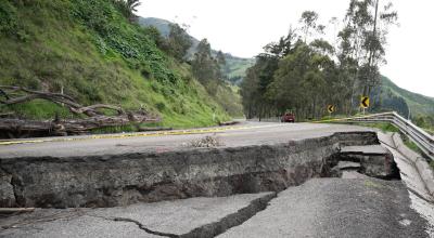 La vía Guamote-Alausí, afectada por la temporada invernal 2023.