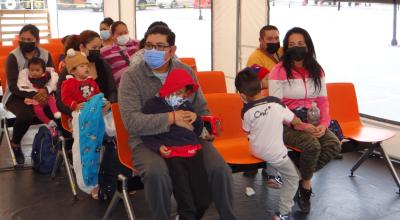 Niños en la sala de triaje del Hospital Quito Sur, el 28 de marzo de 2023.