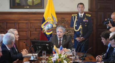 Reunión del presidente de Ecuador, Guillermo Lasso, con senadores estadounidenses, en el Palacio de Carondelet, el 20 de octubre de 2022. 