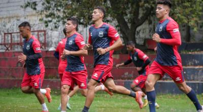 Jugadores del Deportivo Quito se entrenan el 5 de abril de 2023.
