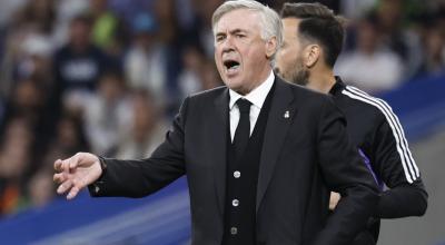 El técnico italiano Carlo Ancelotti da instrucciones a sus jugadores en el partido entre el Real Madrid y Villarreal, el 8 de abril de 2023. 