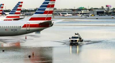 Un tramo de la pista del aeropuerto Fort Lauderdale, en Florida, el 13 de abril de 2023. 