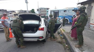 Cerca de 2.000 militares y 500 policías patrullan en Esmeraldas.