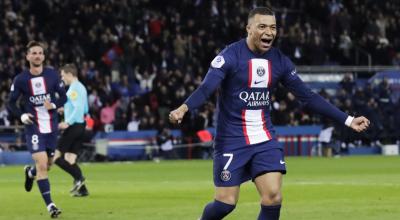 El jugador del PSG, Kylian Mbappé, festejó un gol frente al Lens, el 15 de abril de 2023.