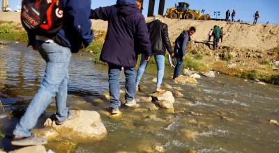 Migrantes venezolanos cruzan el Río Bravo. México, 17 de noviembre de 2022. 