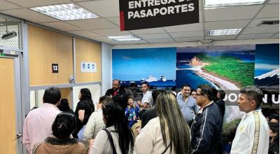 Entrega de pasaportes en el Registro Civil, en marzo de 2023. 