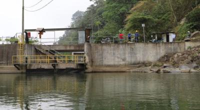 Obras de captación de la Central Hidroeléctrica San José de Tambo, cantón Chillanes, provincia de Bolívar.