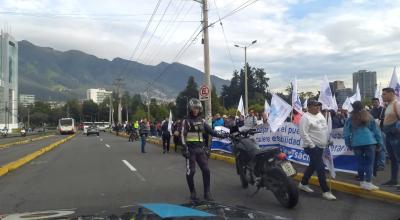 Manifestantes en favor del presidente Guillermo Lasso se concentran en el parque del Arbolito, en Quito, el 16 de mayo de 2023. 