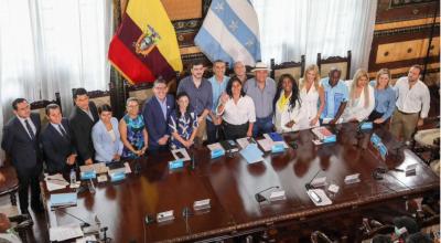 Parte del equipo del alcalde Aquiles Alvarez en la primera sesión de concejo, en Guayaquil, el 15 de mayo de 2023. 