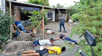 La Policía Nacional detuvo el 24 de mayo de 2023 a ocho personas, presuntos miembros de la banda Las Águilas, dedicada a la extorsión en Naranjito (Guayas). 