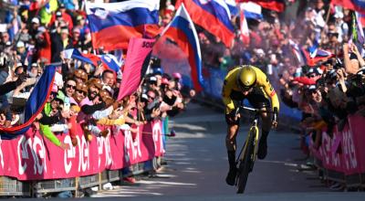 Primoz Roglic en los metros finales de la cronoescalada de la Etapa 20 del Giro de Italia, el 27 de mayo de 2023. 