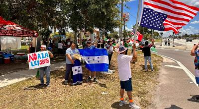 Manifestantes protestan el 4 de junio de 2023 en Tampa, en la costa oeste de Florida.