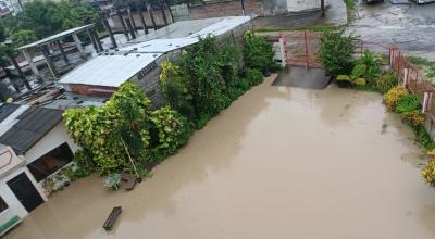 Parqueadero del hotel El Peñón, en Súa, cantón Atacames, en Esmeraldas, por el desbordamiento del río Súa, el 4 de junio de 2023. 