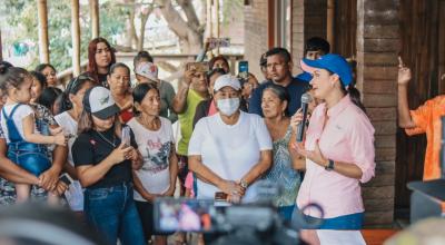 La prefecta del Guayas, Marcela Aguiñaga, en la ecoaldea de la isla Santay en Guayas, este lunes 5 de junio del 2023.