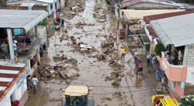 Imagen referencial de escombros y lodo en Esmeraldas, tras las inundaciones registradas al inicio de junio de 2023.