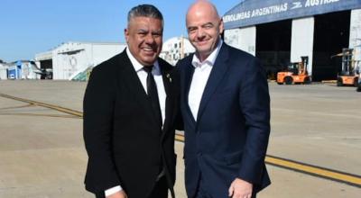 El presidente de la AFA, Claudio Tapia, junto al presidente de la FIFA, Gianni Infantino, en Argentina antes de la final del Mundial Sub 20.