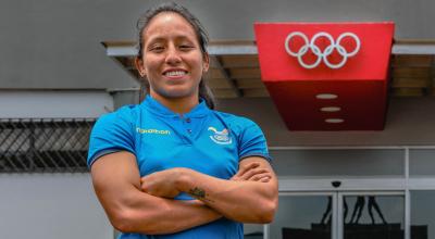 Luisa Valverde, durante una sesión de fotos en la sede del Comité Olímpico Ecuatoriano. 