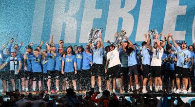 Los jugadores del Manchester City festejan el título de la Champions, el lunes 12 de junio de 2023.