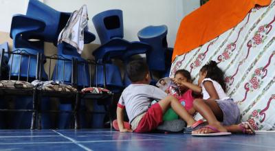 Niños damnificados de las inundaciones de Esmeraldas en la escuela León Febres Cordero, el 6 de junio de 2023.