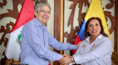 El presidente Guillermo Lasso y su homóloga de Perú, Dina Boluarte.
